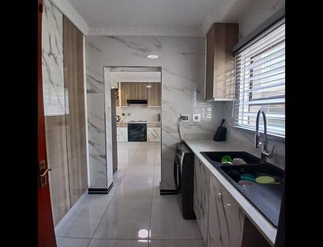 4 BEDROOM HOUSE FOR SALE IN YELLOWWOOD PARK